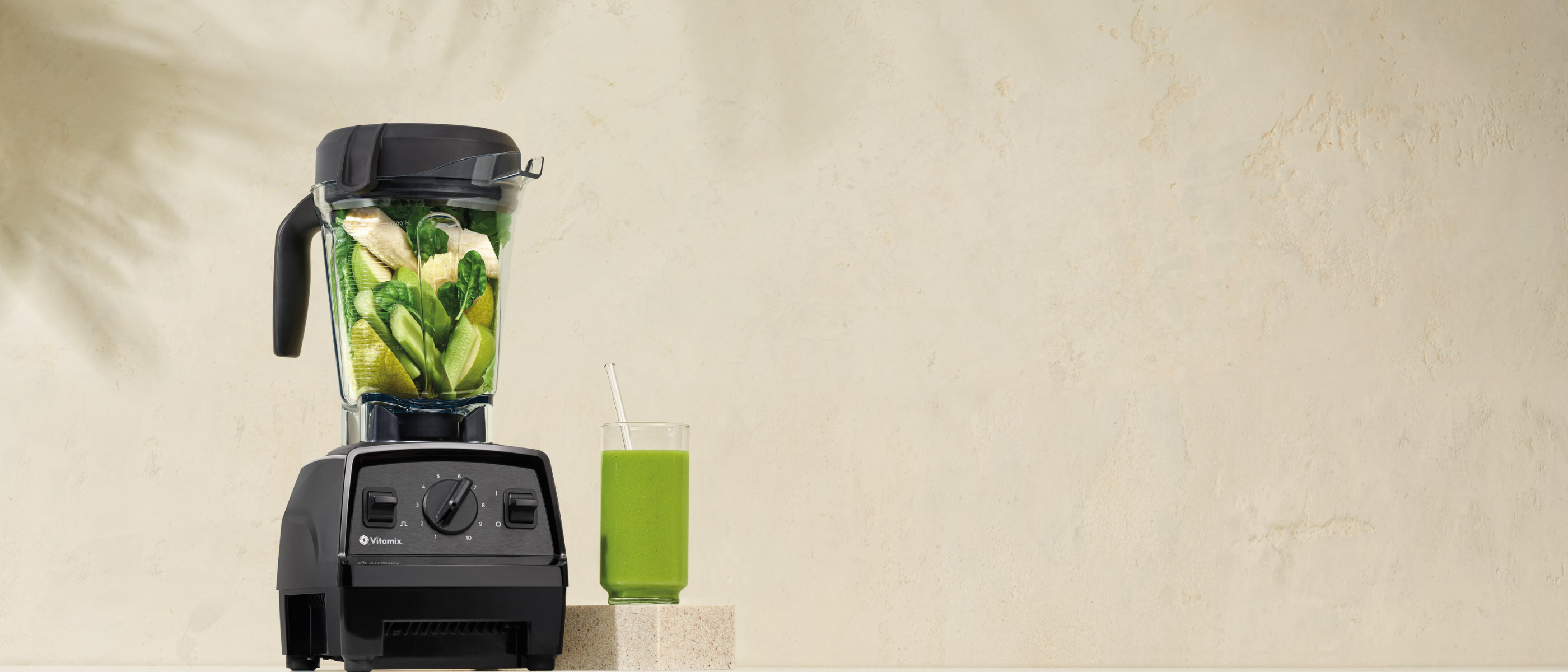Vitamix Explorian E320 klasyczny czarny blender z pokrywą i zielonym smoothie – 10‑stopniowa regulacja
